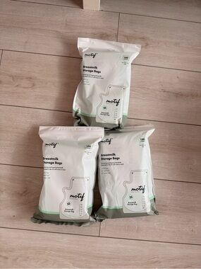 motif Breastmilk Storage Bags - White with Mint Green Accents